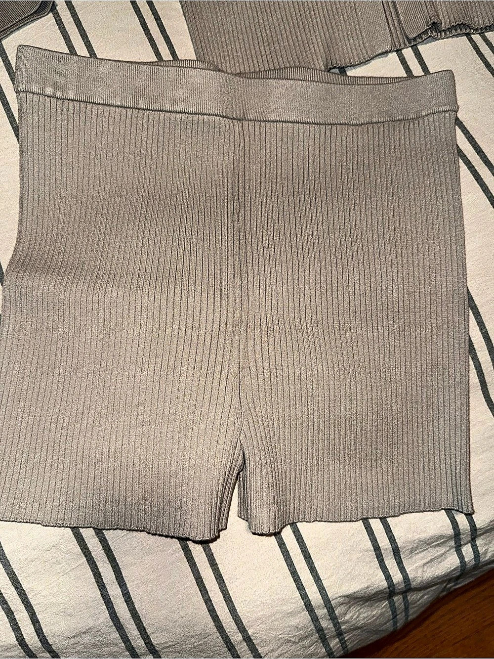 H&M Ribbed 3-Piece Set in beige - Picture 7 of 8